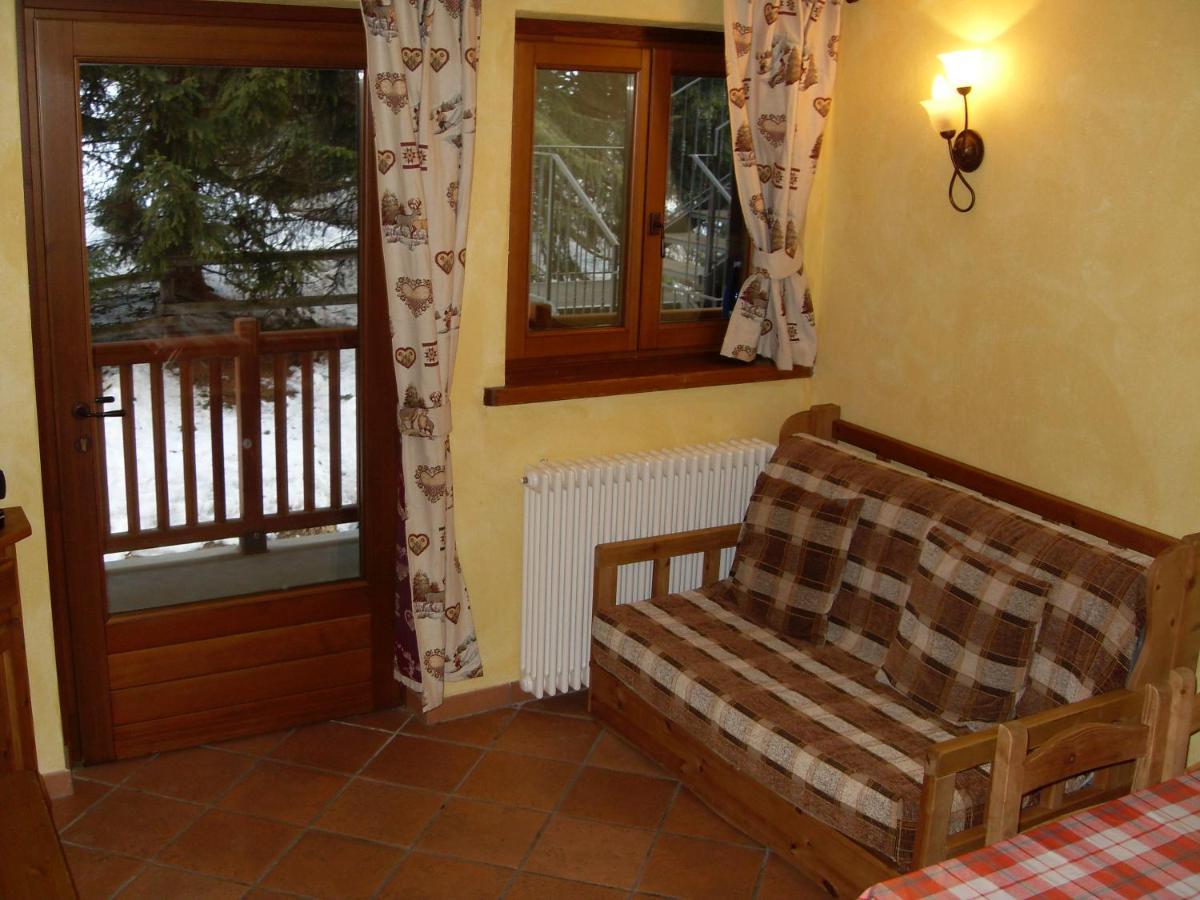 Residence Les Myosotis Champoluc Bagian luar foto