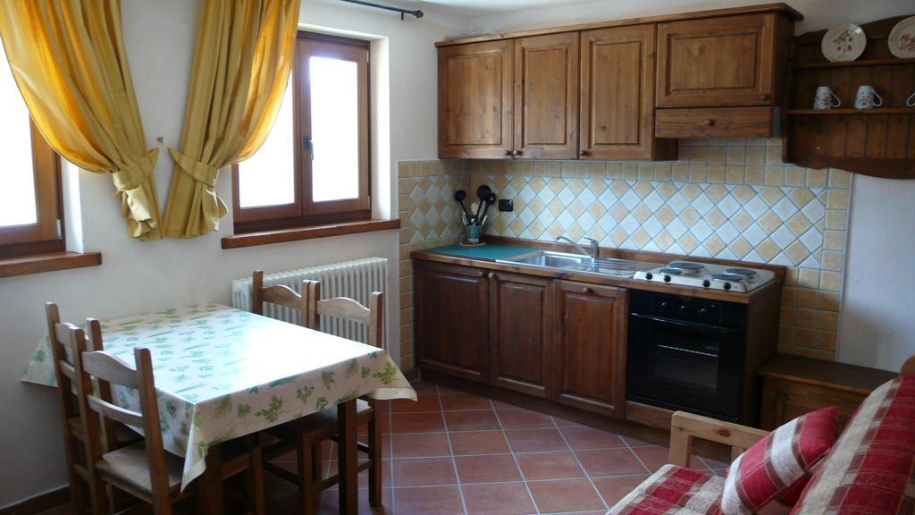 Residence Les Myosotis Champoluc Bagian luar foto